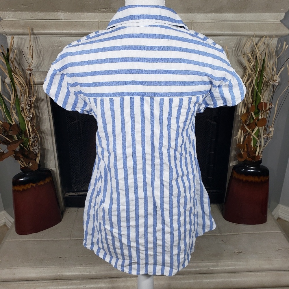 **SOLD**Button up fashion shirt_c - Picture 2 of 5